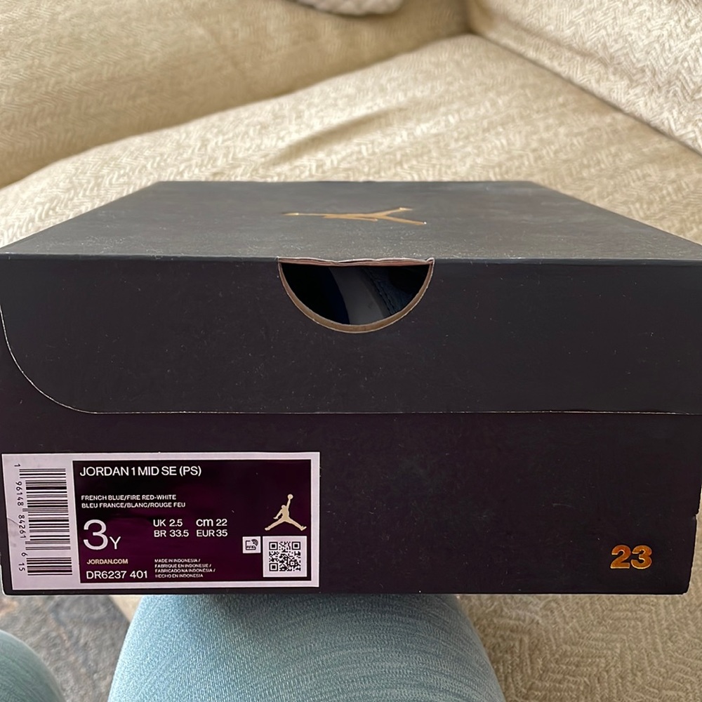 Boys Nike Jordan 1 Mid SE (PS) size 3Y